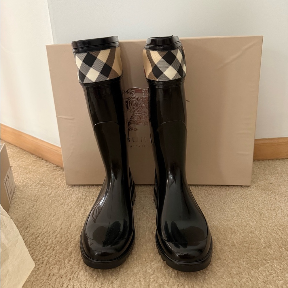 Burberry Black Rain Boots with Box - Picture 5 of 14
